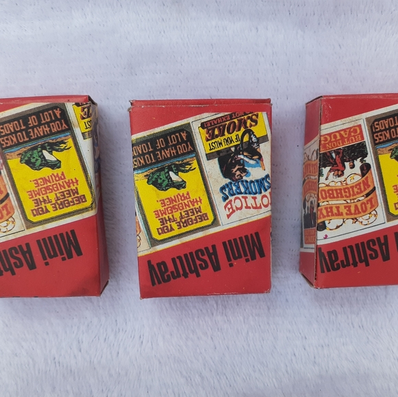 VINTAGE NOVELTY ASHTRAYS (3) - Picture 6 of 6